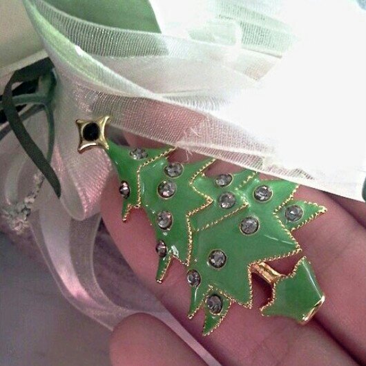 Christams tree broche image